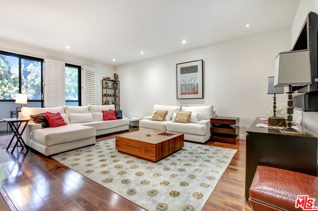 423 N Palm Dr #205, Beverly Hills, CA 90210