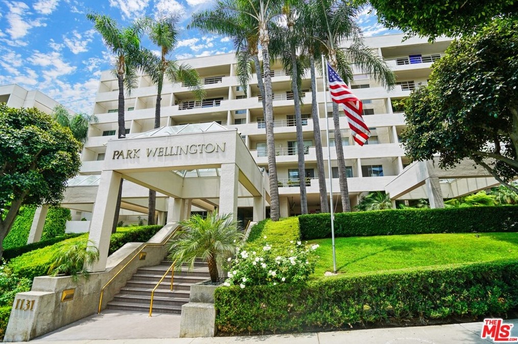 1131 Alta Loma Rd, Los Angeles CA  90069-2459 exterior