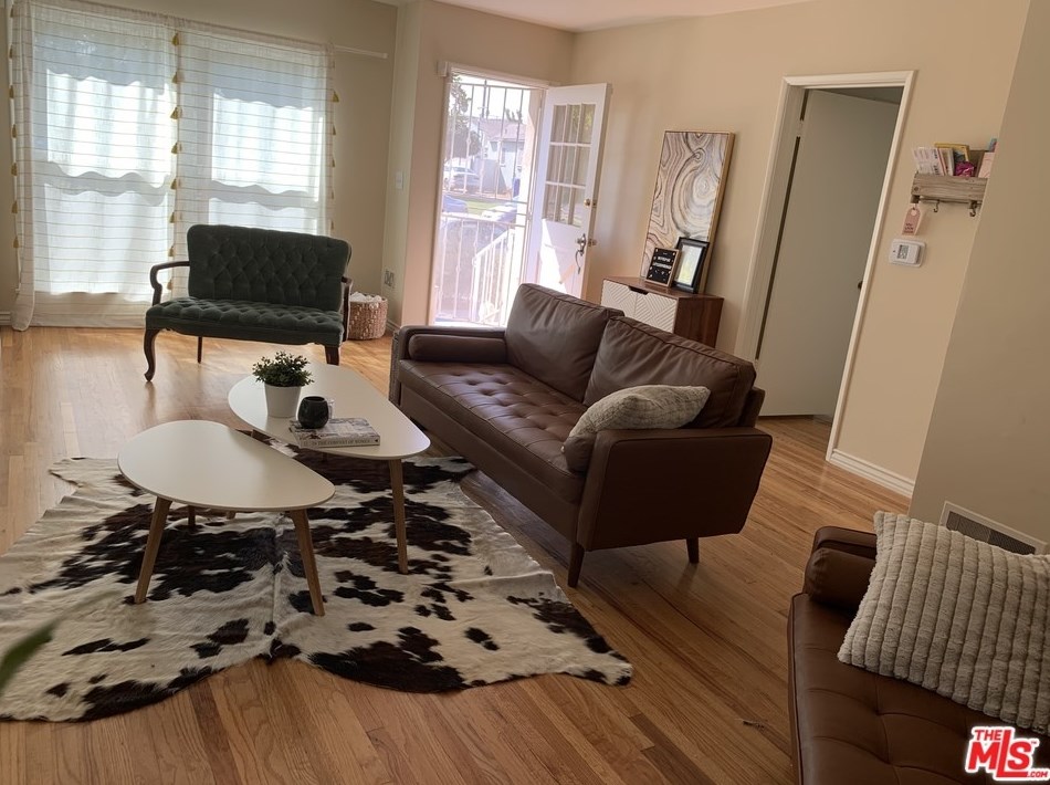 7801 Flight Ave, Los Angeles CA  90045-3105 exterior