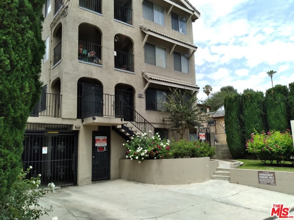 827 Glendale Blvd, Los Angeles CA  90026-4172 exterior