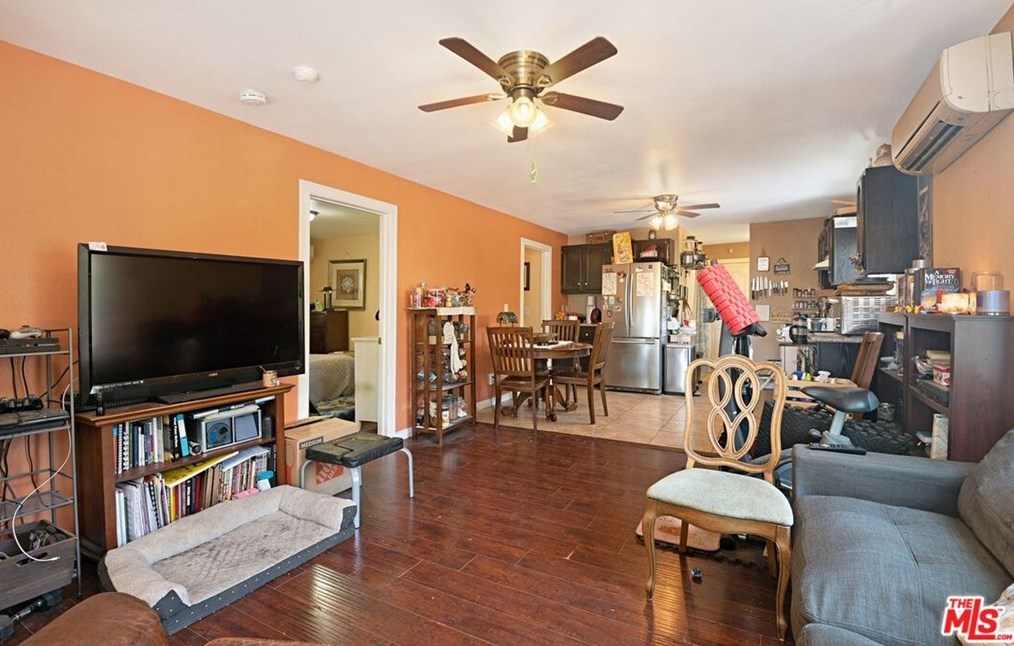 5739 Bandera St, Los Angeles CA  90058-3811 exterior