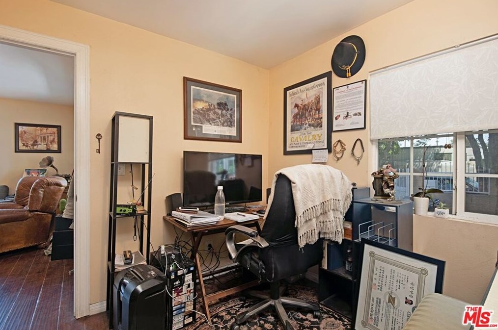 5739 Bandera St, Los Angeles CA  90058-3811 exterior