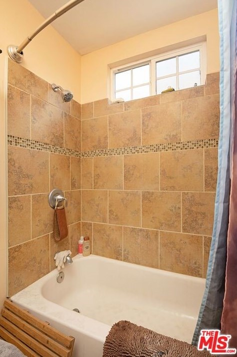 5739 Bandera St, Los Angeles CA  90058-3811 exterior