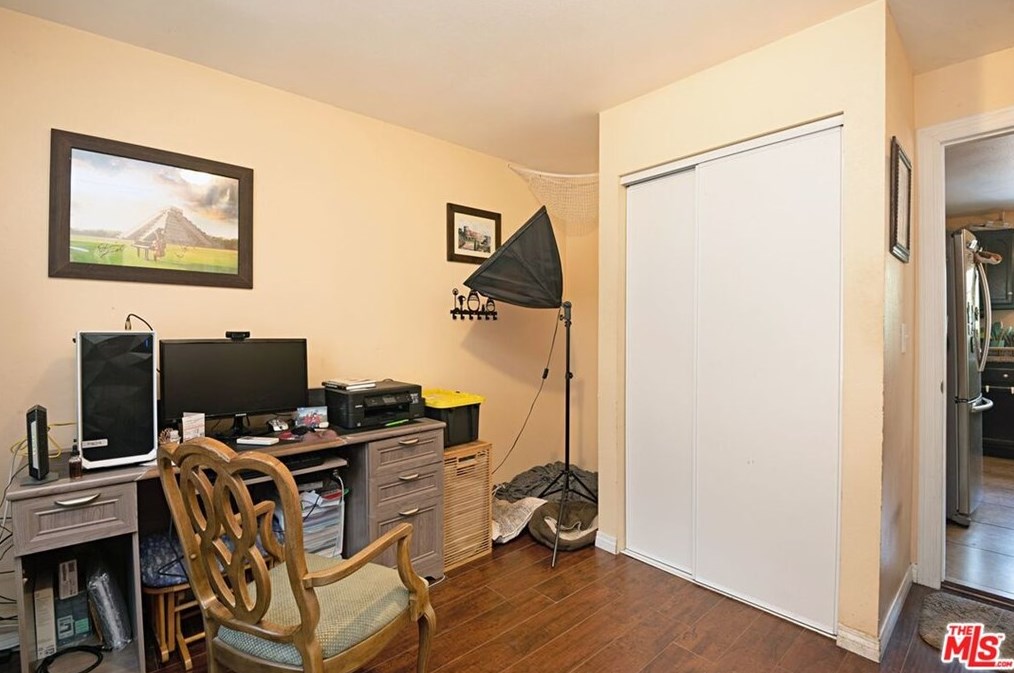5739 Bandera St, Los Angeles CA  90058-3811 exterior