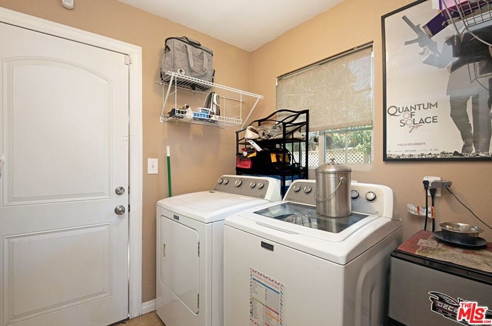 5739 Bandera St, Los Angeles CA  90058-3811 exterior