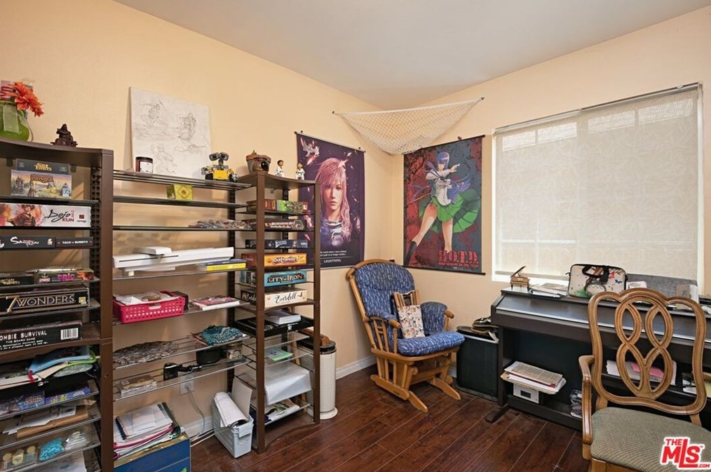 5739 Bandera St, Los Angeles CA  90058-3811 exterior