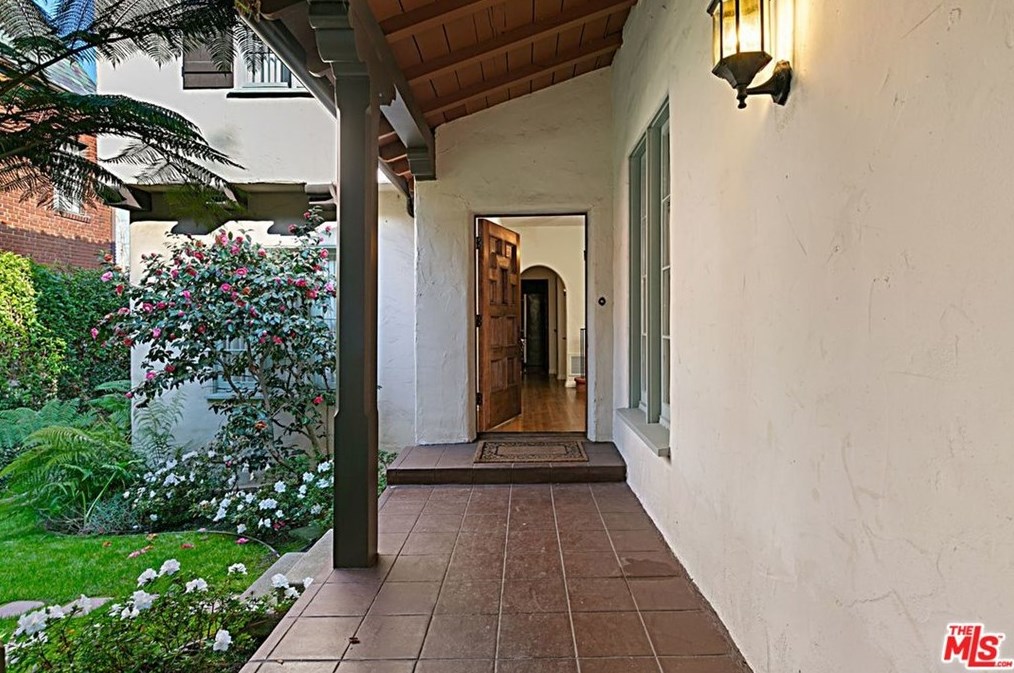466 Beverwil Dr, Beverly Hills, CA 90212-4210