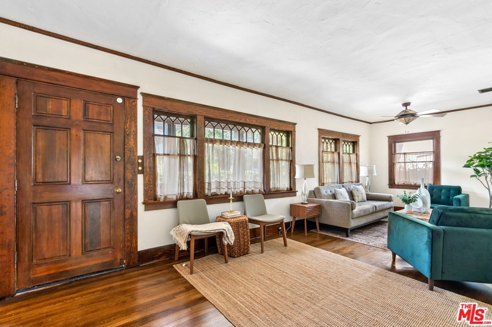 6344 Primrose Ave, Los Angeles, CA 90068-2886