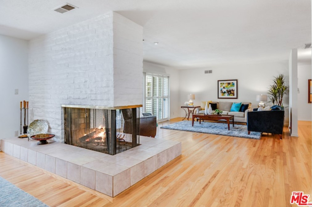 5835 Garth Ave, Los Angeles, CA 90056-1511