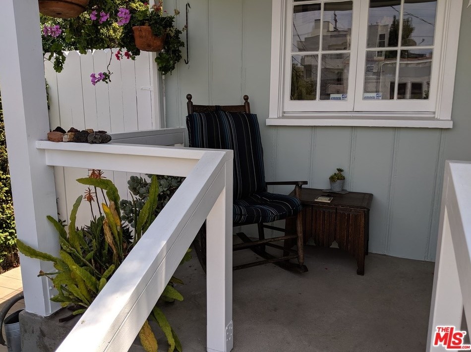 1610 Glendon Ave, Los Angeles CA  90024-5704 exterior