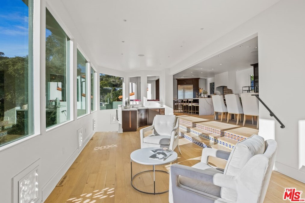 2201 Malaga Rd, Los Angeles CA  90068-2633 exterior
