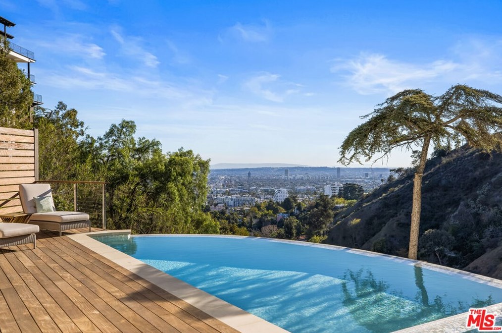 2201 Malaga Rd, Los Angeles CA  90068-2633 exterior