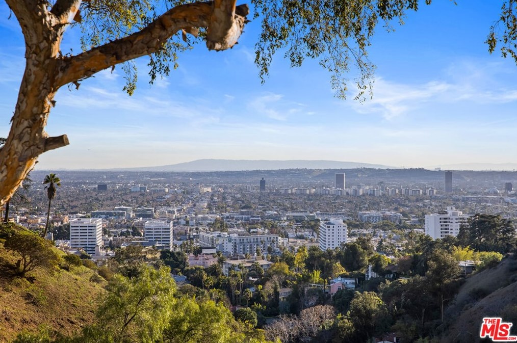 2201 Malaga Rd, Los Angeles CA  90068-2633 exterior