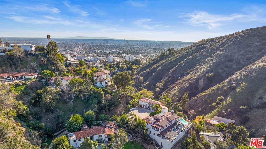 2201 Malaga Rd, Los Angeles CA  90068-2633 exterior