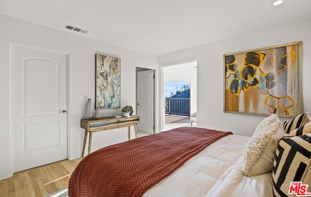 2201 Malaga Rd, Los Angeles CA  90068-2633 exterior