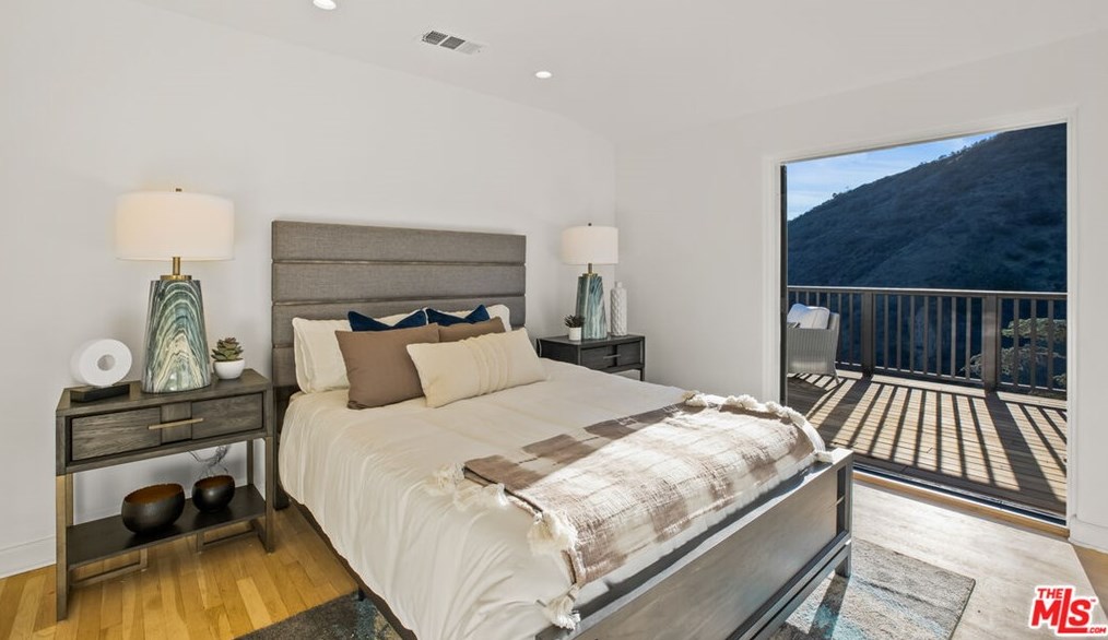 2201 Malaga Rd, Los Angeles CA  90068-2633 exterior