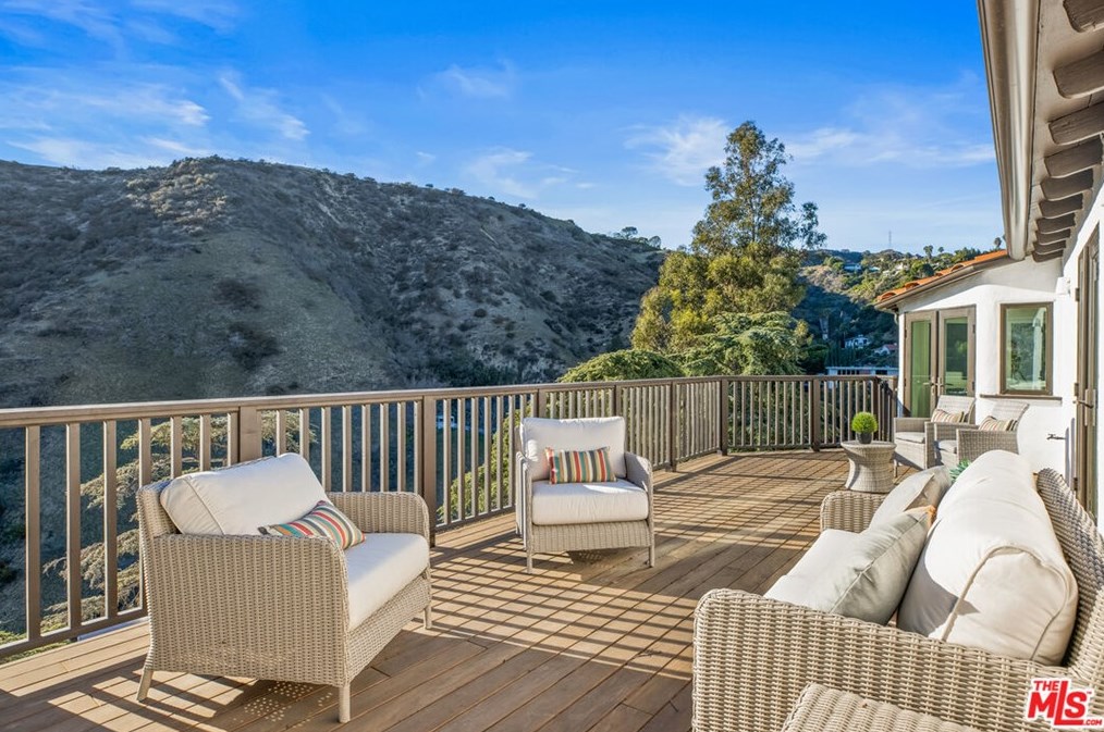 2201 Malaga Rd, Los Angeles CA  90068-2633 exterior