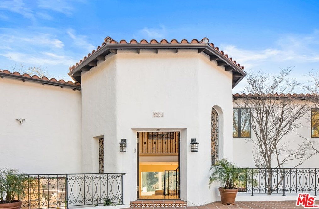 2201 Malaga Rd, Los Angeles CA  90068-2633 exterior