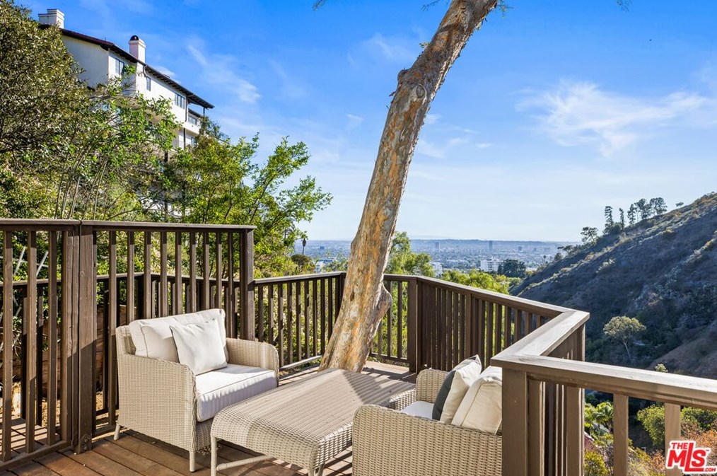2201 Malaga Rd, Los Angeles CA  90068-2633 exterior