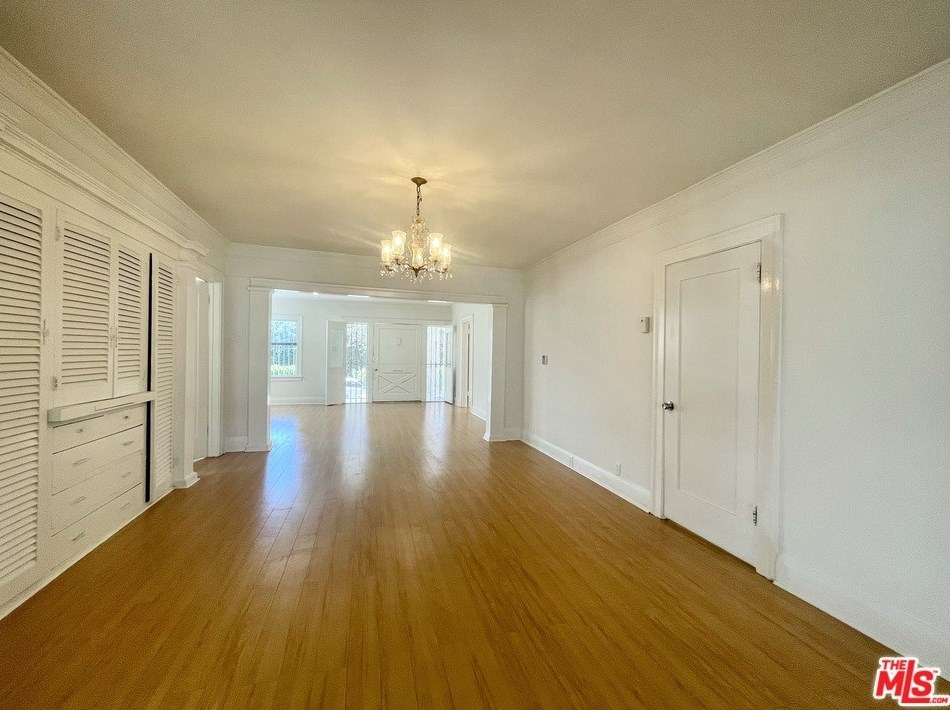 4919 Elmwood Ave, Los Angeles CA  90004-1653 exterior