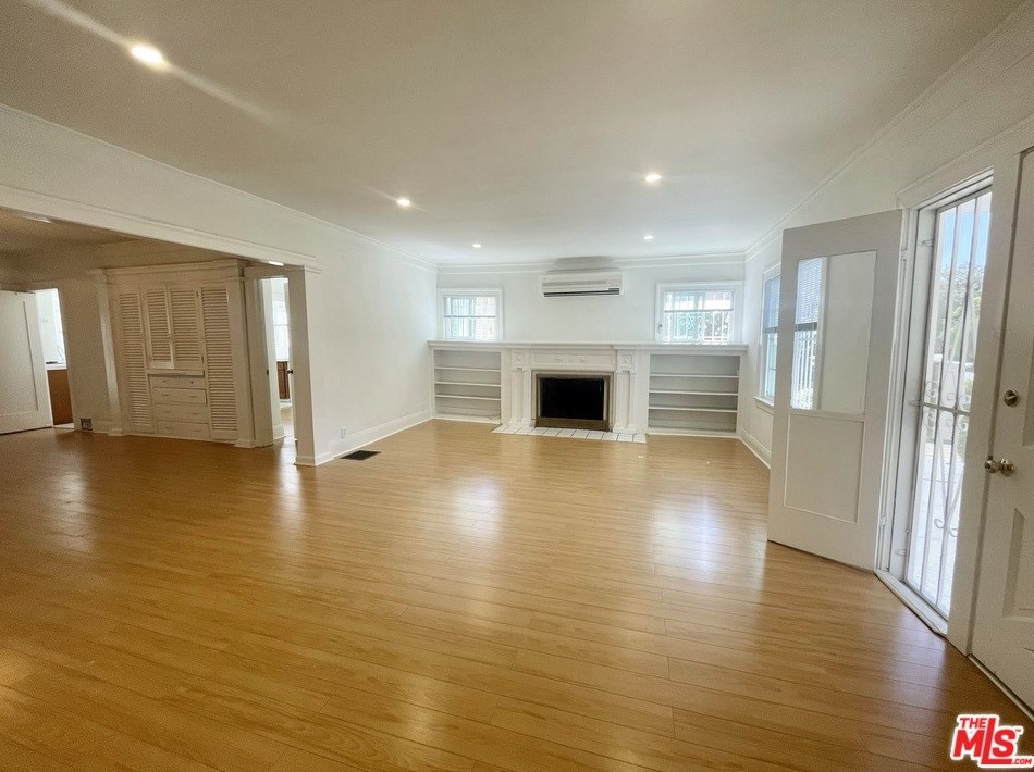 4919 Elmwood Ave, Los Angeles, CA 90004