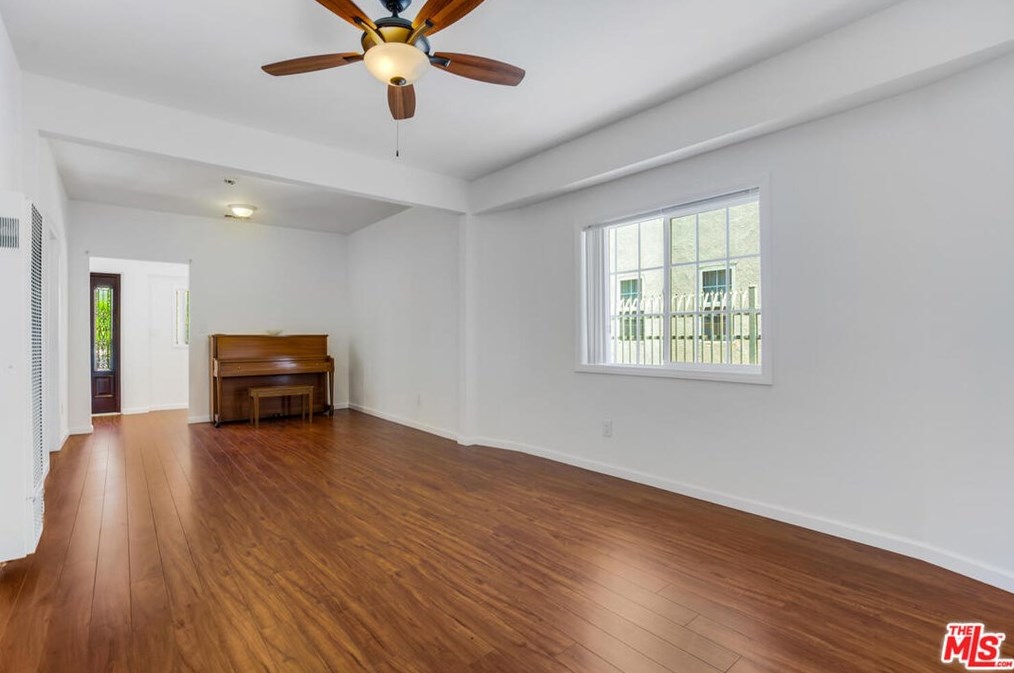 242 45th St, Los Angeles, CA 90011-3421