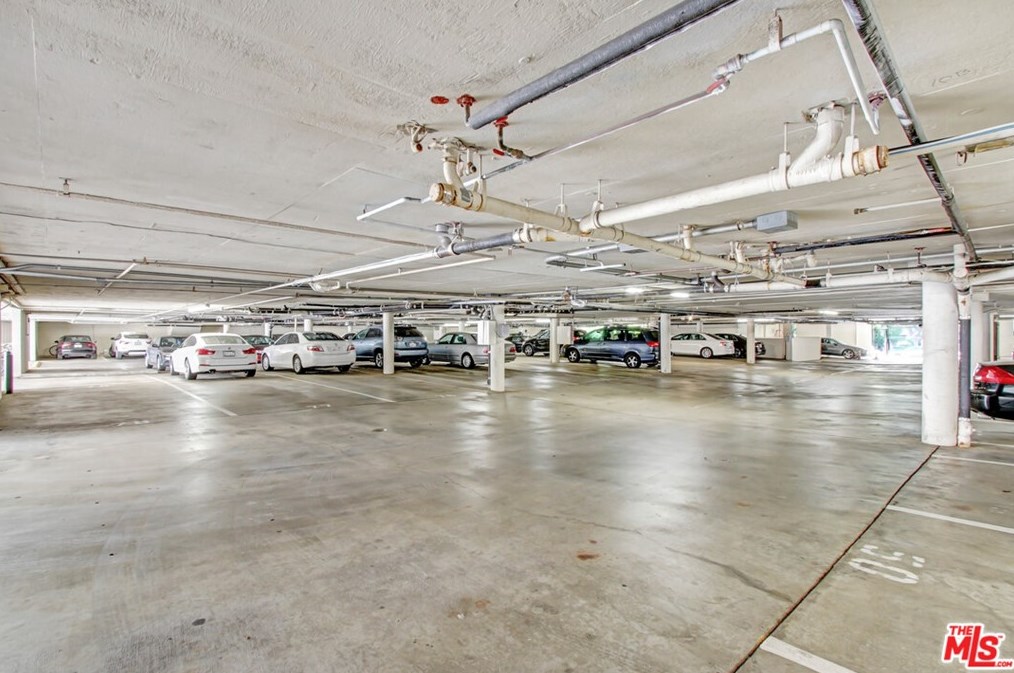 11645 Montana Ave, Los Angeles CA  90049-4663 exterior