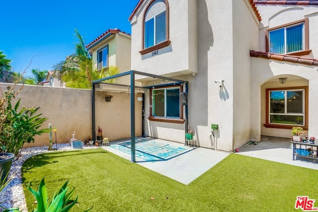 1567 Gage Ave, Los Angeles, CA 90001-1764