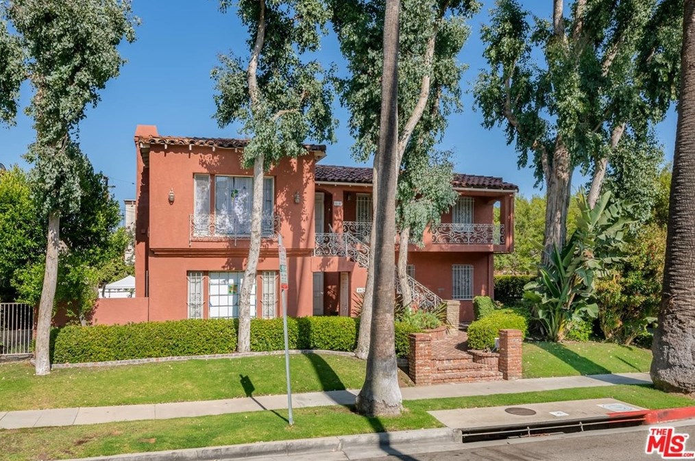 462 Palm Dr, Beverly Hills, CA 90210-3965