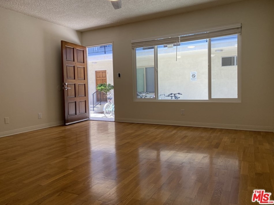 2925 4th St #12, Santa Monica, CA 90405