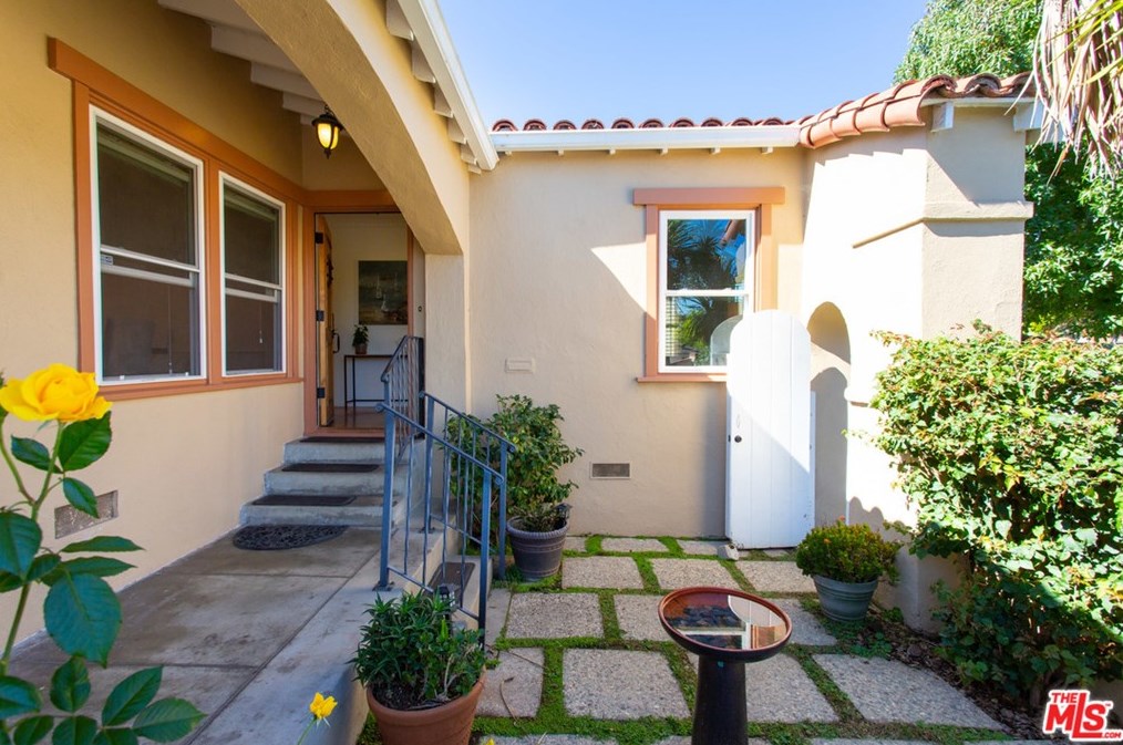 6136 74th St, Los Angeles, CA 90045-1606
