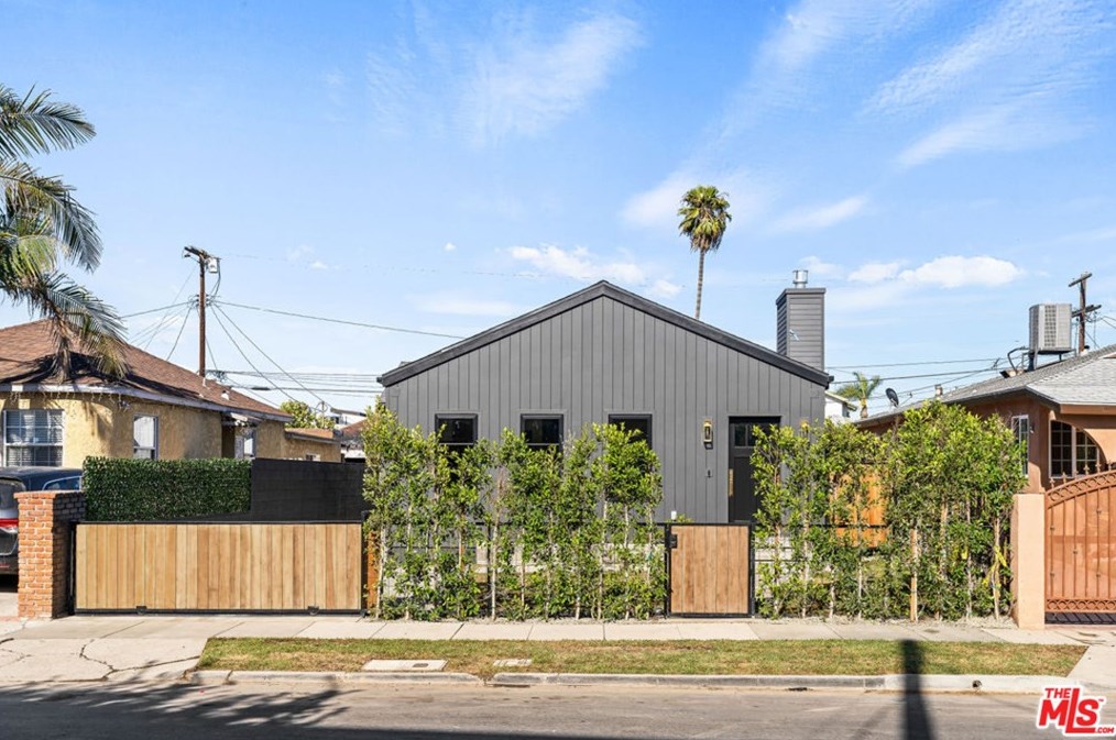 3212 Sherbourne Dr, Los Angeles, CA 90034-3215