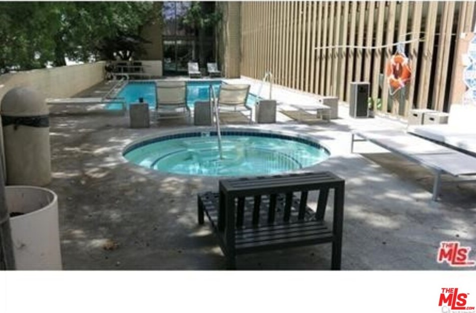 3949 Los Feliz Blvd, Los Angeles CA  90027-2324 exterior