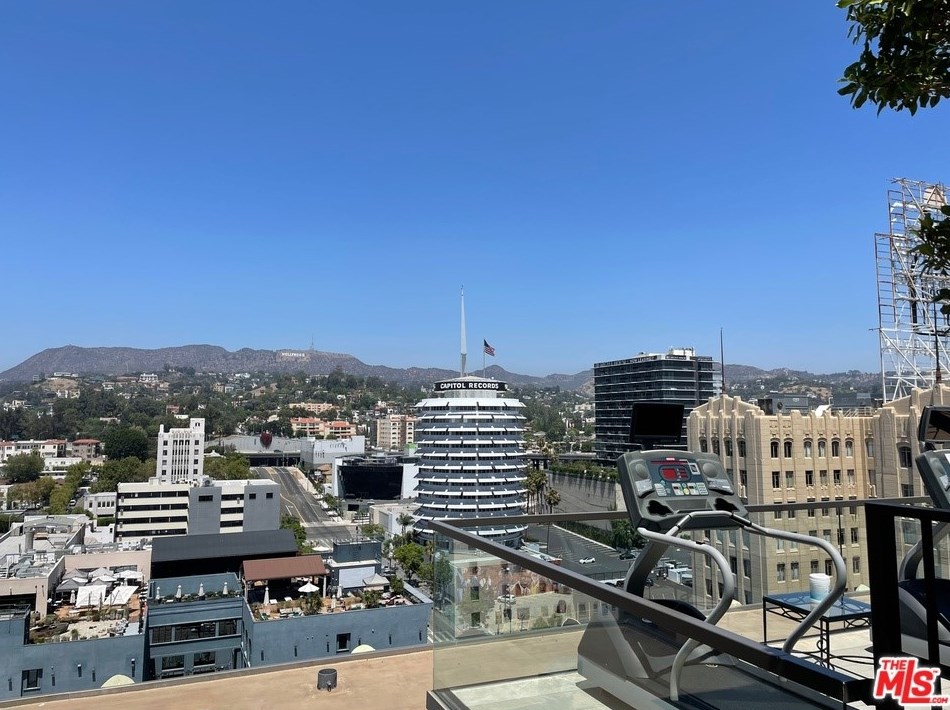 1645 Vine St, Los Angeles CA  90028-8839 exterior