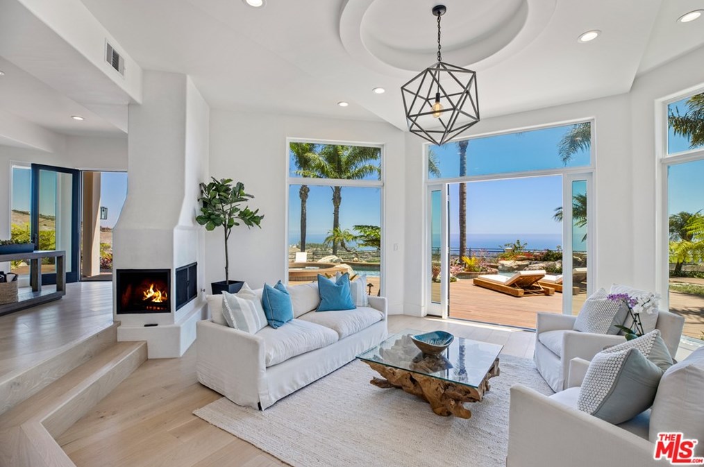 5868 Zumirez Dr, Malibu CA  90265-4062 exterior