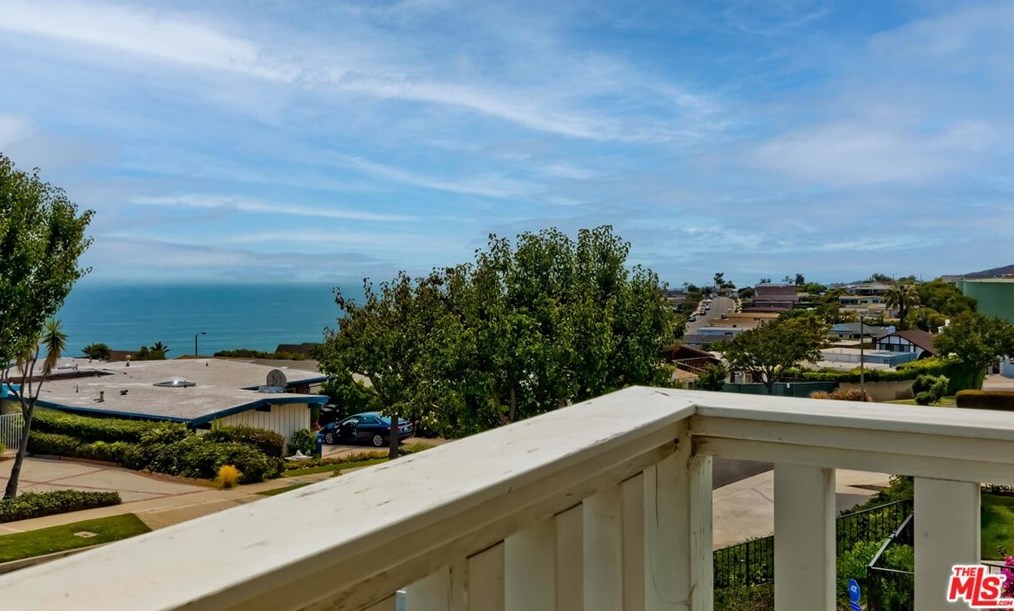 18163 Kingsport Dr, Malibu, CA 90265-5633