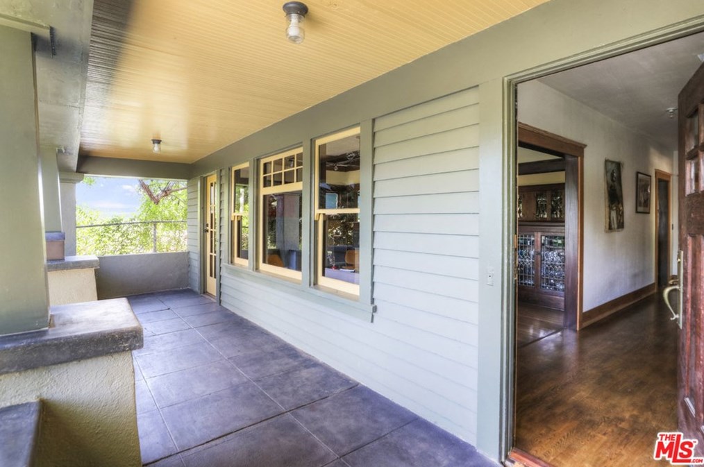 933 Edgeware Rd, Los Angeles, CA 90026-5129