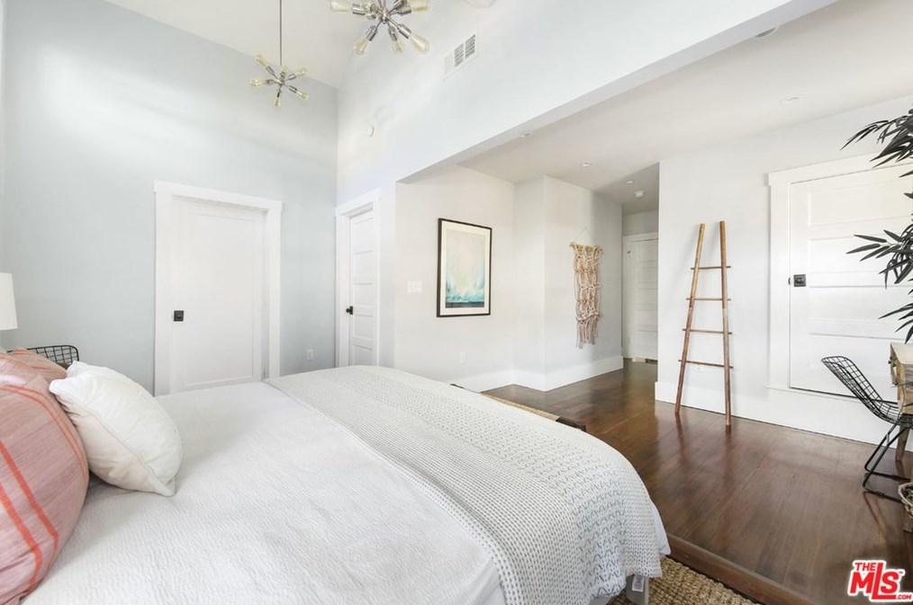 827 Coronado St, Los Angeles CA  90026-3913 exterior