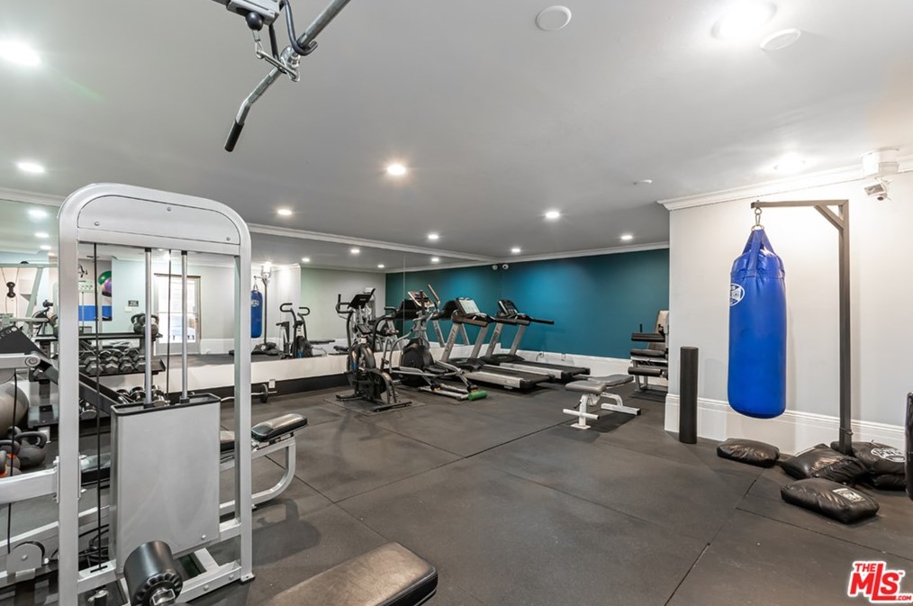 1154 Barrington Ave, Los Angeles CA  90049-6150 exterior