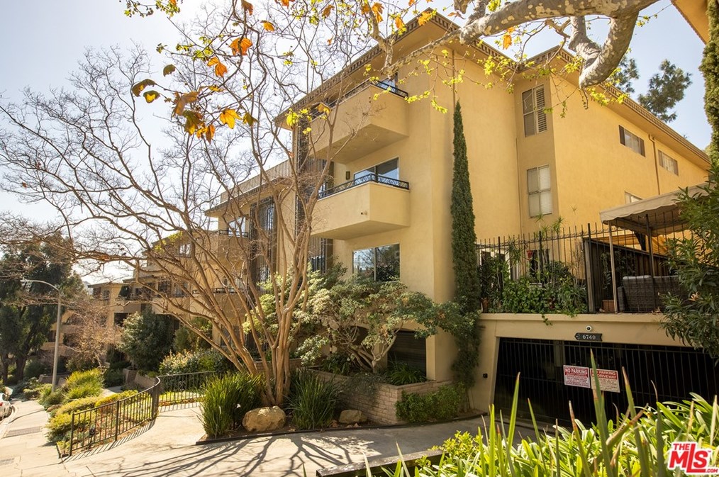 6724 Hillpark Dr, Los Angeles CA  90068-2169 exterior