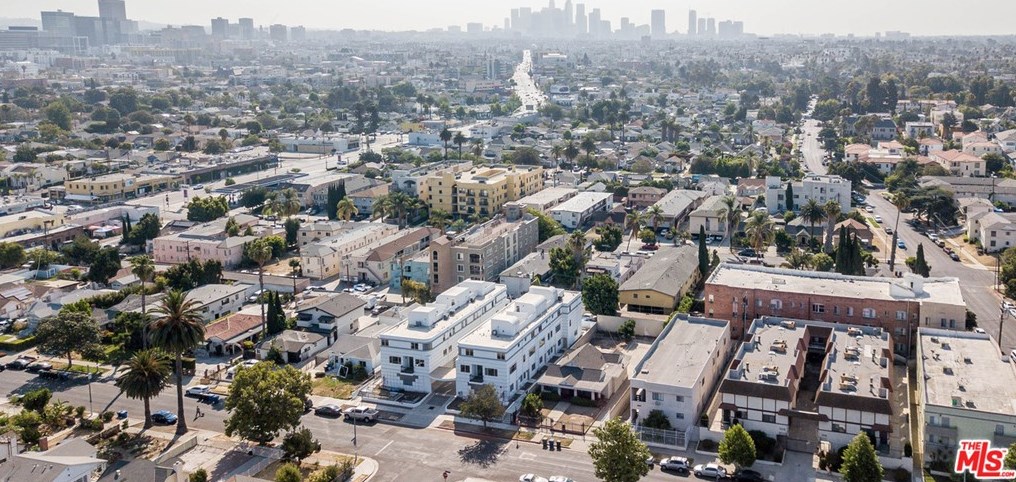 1060 Bronson Ave, Los Angeles CA  90019-3214 exterior