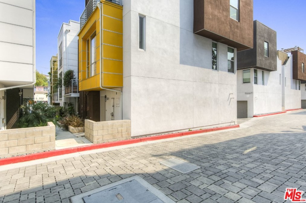 2205 Polyscope Pl, Los Angeles, CA 90026-7055