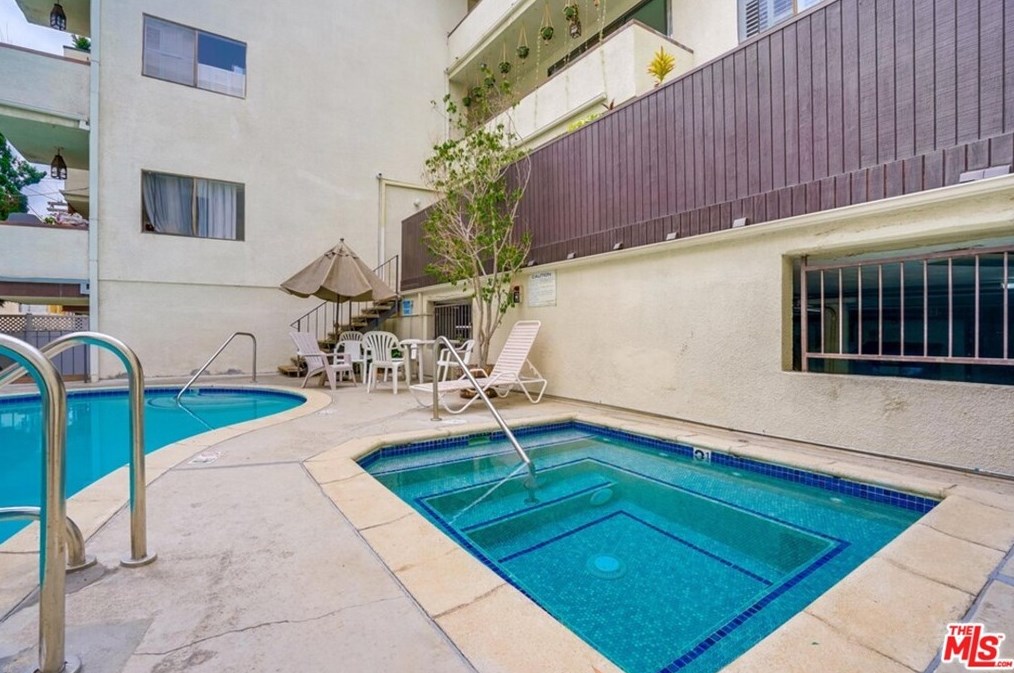 1434 Greenfield Ave, Los Angeles CA  90025-3423 exterior