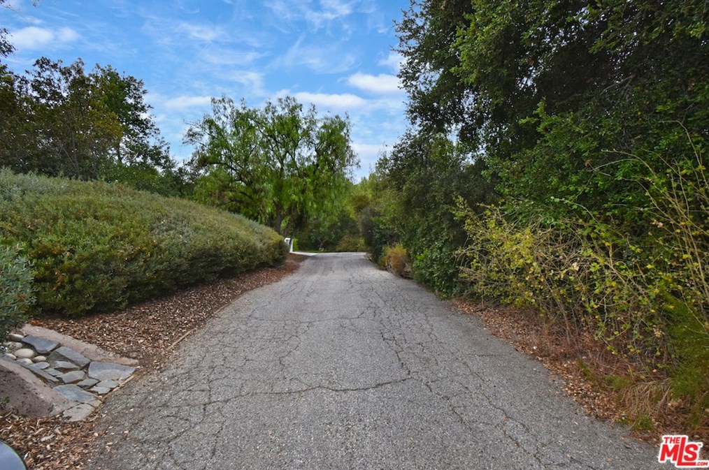 24975 Mulholland Hwy, Calabasas, CA 91302
