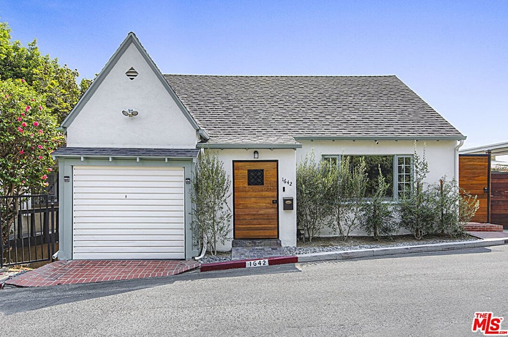 1642 Redesdale Ave, Los Angeles, CA 90026-1654