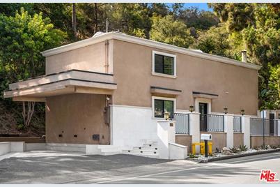 2075 Benedict Canyon Drive - Photo 1