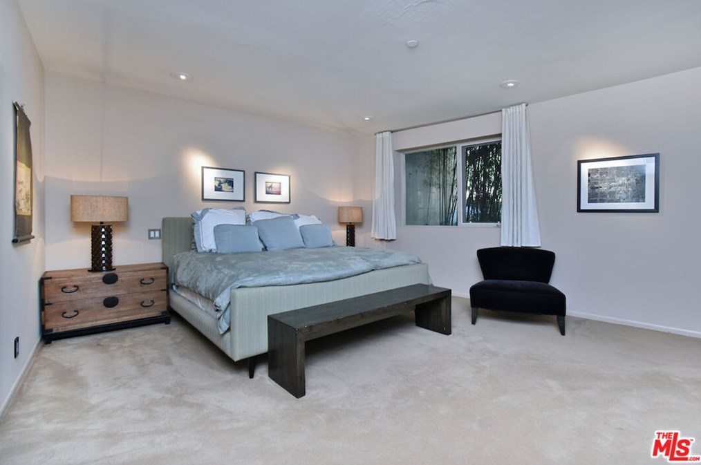 2423 Horse Shoe Canyon Rd, Los Angeles CA  90046-1541 exterior