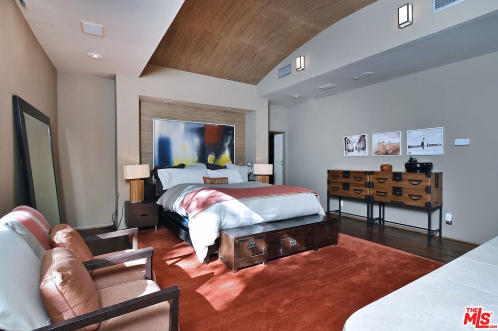 2423 Horse Shoe Canyon Rd, Los Angeles CA  90046-1541 exterior