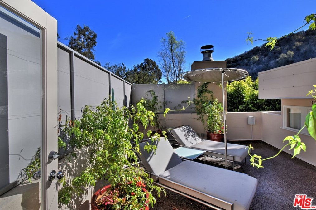 2423 Horse Shoe Canyon Rd, Los Angeles CA  90046-1541 exterior