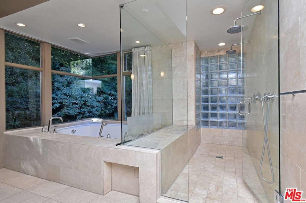 2423 Horse Shoe Canyon Rd, Los Angeles CA  90046-1541 exterior